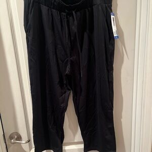 Women’s NWT capri pants